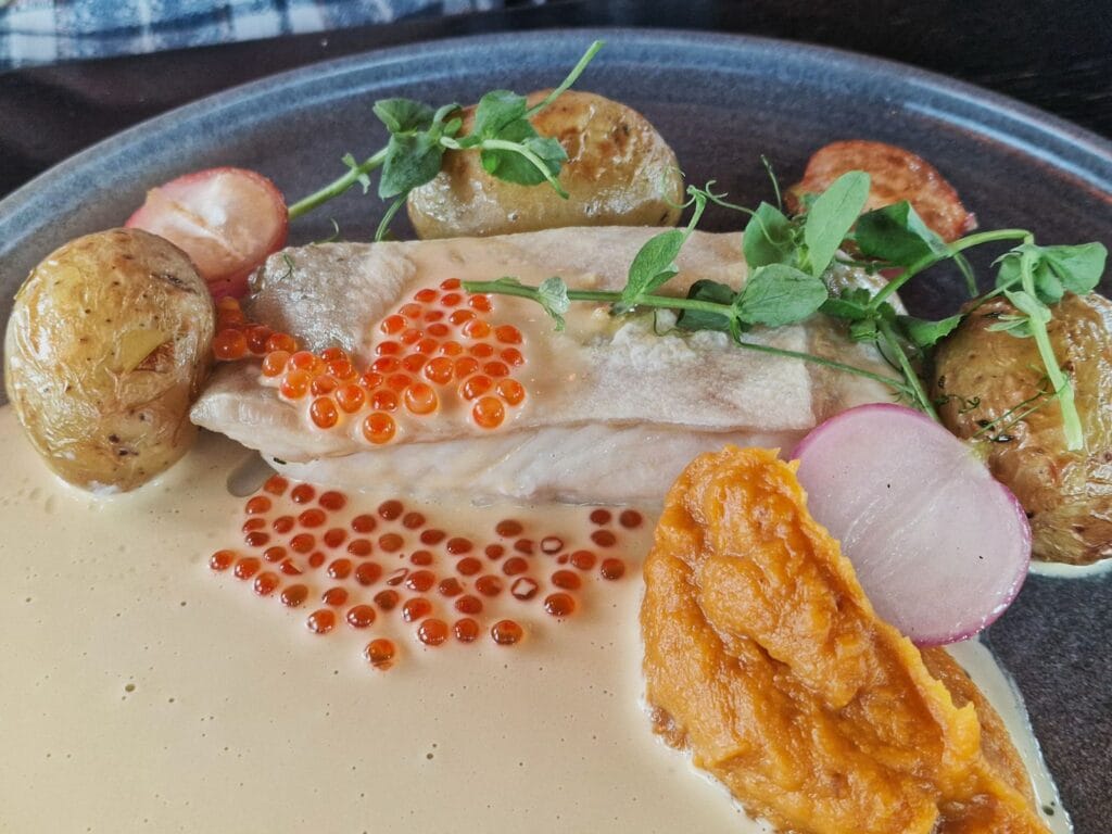 Fish fillet with salmon roe and potatoes